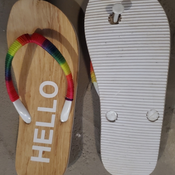 CUTE FLIP FLOPS - Picture 3 of 4